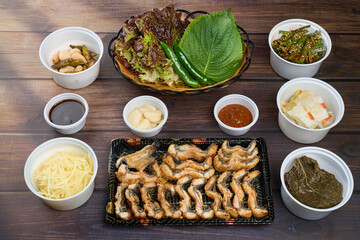장어구이 상차림의 모습