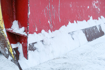 雪かきをする除雪車のブレード