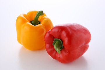 パプリカ2つ　白バック