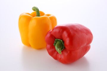 パプリカ2つ　白バック
