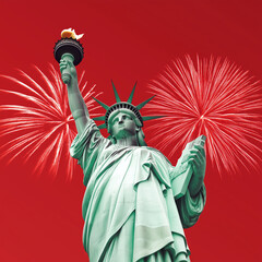 Obraz premium A statue of a woman holding a torch and surrounded by fireworks