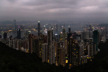 Obraz premium Night view from the Victoria Peak Skydeck, Hong Kong
