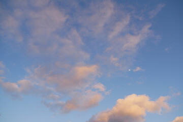 冬空　夕焼け空と月