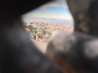 Vue de la mer m&eacute;dit&eacute;rran&eacute;e de la bonne m&egrave;re a marseille