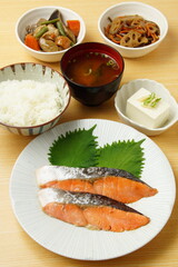 鮭の焼魚　朝食　定食
