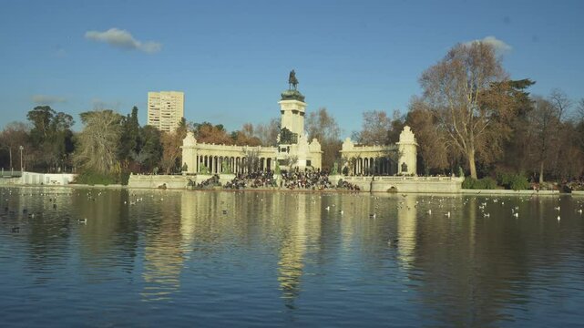 Amazing view of the Buen Retiro park from the lake at the sunset