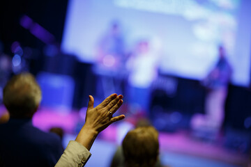 Community gathering for Evangelische kerkdienst worship with raised hands and musicians performing together
