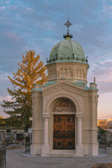 Obraz premium Mausoleum im Sonnenuntergang