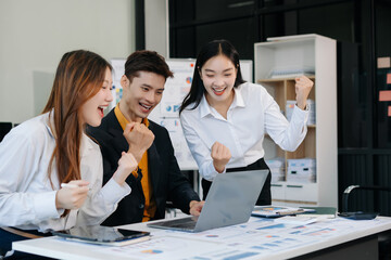 Fototapeta premium Asian business people working as a good team in the office. Successful teamwork in a meeting, workplace concept.