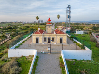 Faro Ponta do Altar en Ferragudo del municipio de Lagoa distrito de Faro, Portugal
