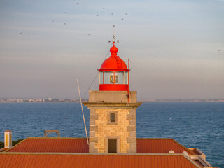 Faro Ponta do Altar en Ferragudo del municipio de Lagoa distrito de Faro, Portugal