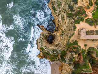 Faro Ponta do Altar en Ferragudo del municipio de Lagoa distrito de Faro, Portugal