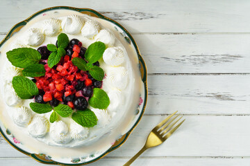 メキシコのスイーツ パステル・デ・トレス・レチェス(3種のミルクのケーキ) コピースペースあり  Mexican sweets Pastel de Tres Leches ( Mexican Tres Leches Cake,Tres Leches Cake,Three Milk Cake, 3 Milk Cake) with copy space