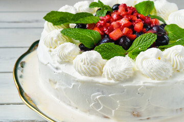 メキシコのスイーツ パステル・デ・トレス・レチェス(3種のミルクのケーキ) コピースペースあり  Mexican sweets Pastel de Tres Leches ( Mexican Tres Leches Cake,Tres Leches Cake,Three Milk Cake, 3 Milk Cake) with copy space