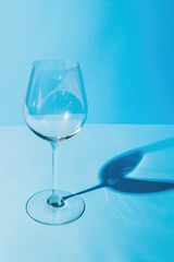 Obraz premium Glass of white wine, clear crystal, elegant setting, still life photography, minimalist style.