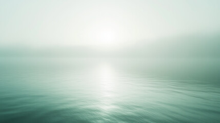 Fototapeta premium Hintergrundbild mit Nebel über einem See im Gegenlicht