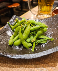 Japanisch essen, Edamame, Bohnen mit Mehrsalz