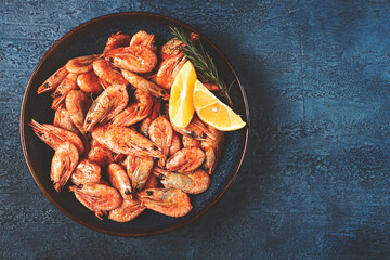 fried shrimp, with shell and head, unpeeled, size 70-90, on a blue background, homemade, no people,