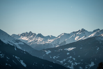 Tiroler Bergwelt im Winter, Alpen