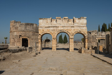 Hierapoli de Pamukkale, Turquía. Sitio arqueológico con anfiteatro romano. 