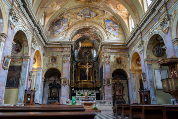 Fototapeta premium Ornate Interior of a Historic Church