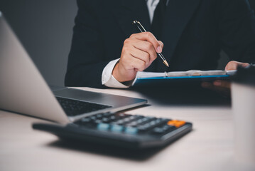 Accounting and tax planning are highlighted with the use of tools reports and payroll calculations....