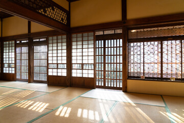 日当たりの良い古民家の客間