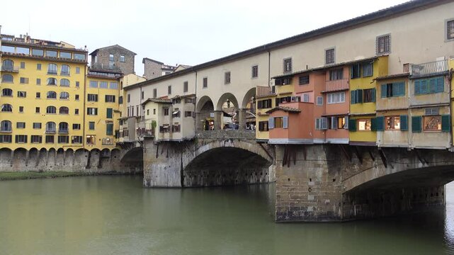 Ponte Vecchio bridge over the Arno River at sunset in Florence, Tuscany, Itaky