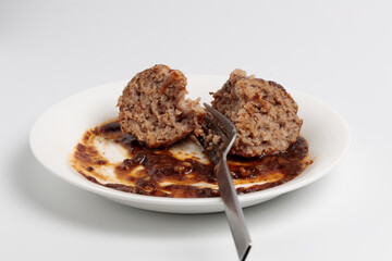 日本のデミグラスハンバーグ 1/6くらい切り分け