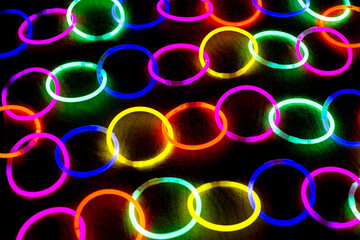 Glowing rings arranged in a chain on black background