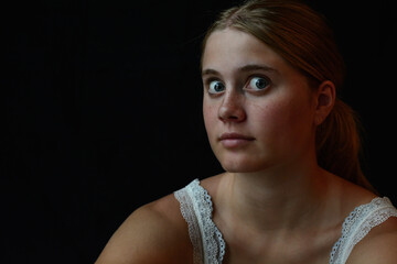 Mädchen mit erstaunten Blick