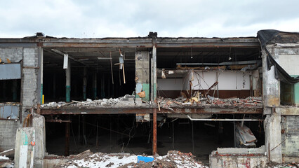 Under Demolition(1)
