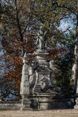 Obraz premium Vista parcial, Santuário do Bom Jesus do Monte, Braga, Portugal, é um icônico local turistico de peregrinação, conhecido por sua monumental escadaria barroca, jardins exuberantes e vistas panorâmicas.