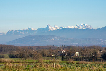 les alpes  depuis la campagne genevoise, Suisse