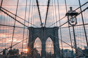 Fototapeta premium New York, USA: sunrise at the Brooklyn bridge 