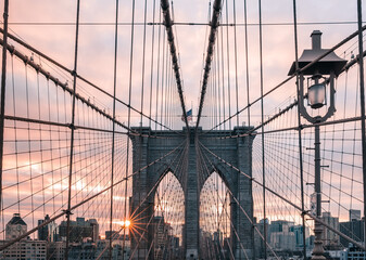 Fototapeta premium New York, USA: sunrise at the Brooklyn bridge 