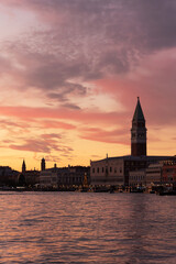 Fototapeta premium Venice skyline at twilight featuring St. Mark's Campanile and historic landmarks.
