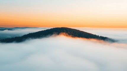 Obraz premium Majestic Sunrise Over Foggy Mountain Landscape with Golden Horizon