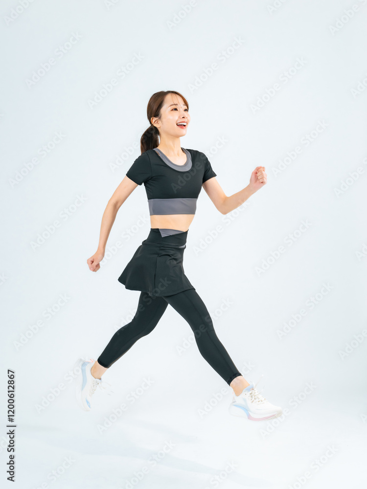 Poster ランニング、走る、ジョギング、女性、スポーツ、トレーニング、スタート、ダイエット、全身、元気、ボディケア、ヘルスケア、健康、ダッシュ、笑顔、ウォーキング、歩く、エクササイズ、フィットネス、運動、ウェア、競争、スリム、スマート、くびれ、美容、ゴール、挑戦、チャレンジ、目標、行進、日本人、躍動感、アクティブ、アクション、競技、成長、セパレート、ランナー、ワークアウト、アスリート、若い、ジム、広告、切り