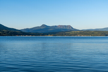 Obraz premium sunny morning Beautiful Shuswap Lake in summer near Herald Provincial park British Columbia Canada