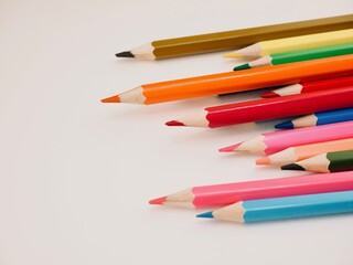 다양색의 색연필