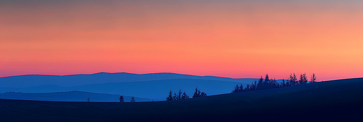 Obraz premium Twilight Serenity: Capturing the Tranquil Colors and Lights of an Evening Horizon