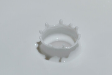 ミルククラウン　牛乳王冠