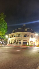 Fototapeta premium Jalan Tunjungan, Surabaya, Indonesia - January 25, 2024: night atmosphere on Jalan Tunjungan which has become iconic in Surabaya