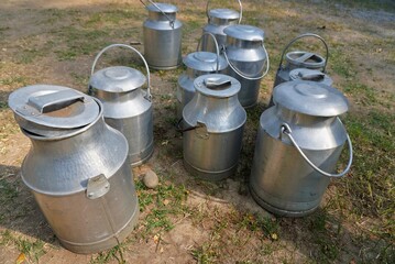 milk cans or milk tanks with lids, for transporting fresh milk.