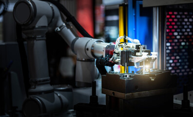 Automatic robotic arm is working