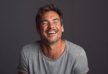 Obraz premium Smiling Man Captured in a Natural and Candid Moment