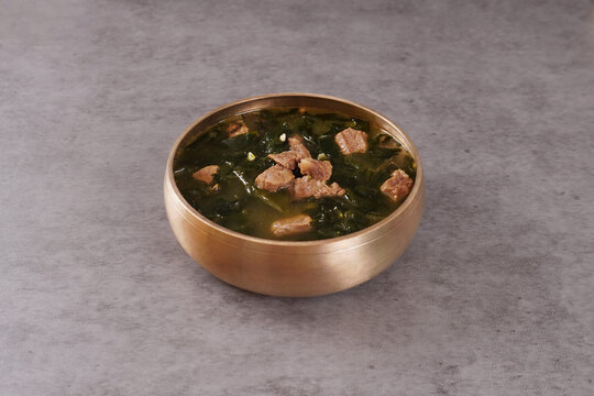 미역국
seaweed soup
