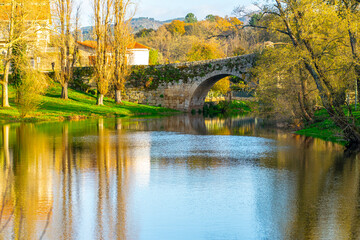 Fototapeta premium autumnal landscape in Allariz, medieval stone bridge and river Arnoia