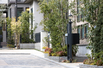 インターロッキングが施された高級分譲住宅街の街並み